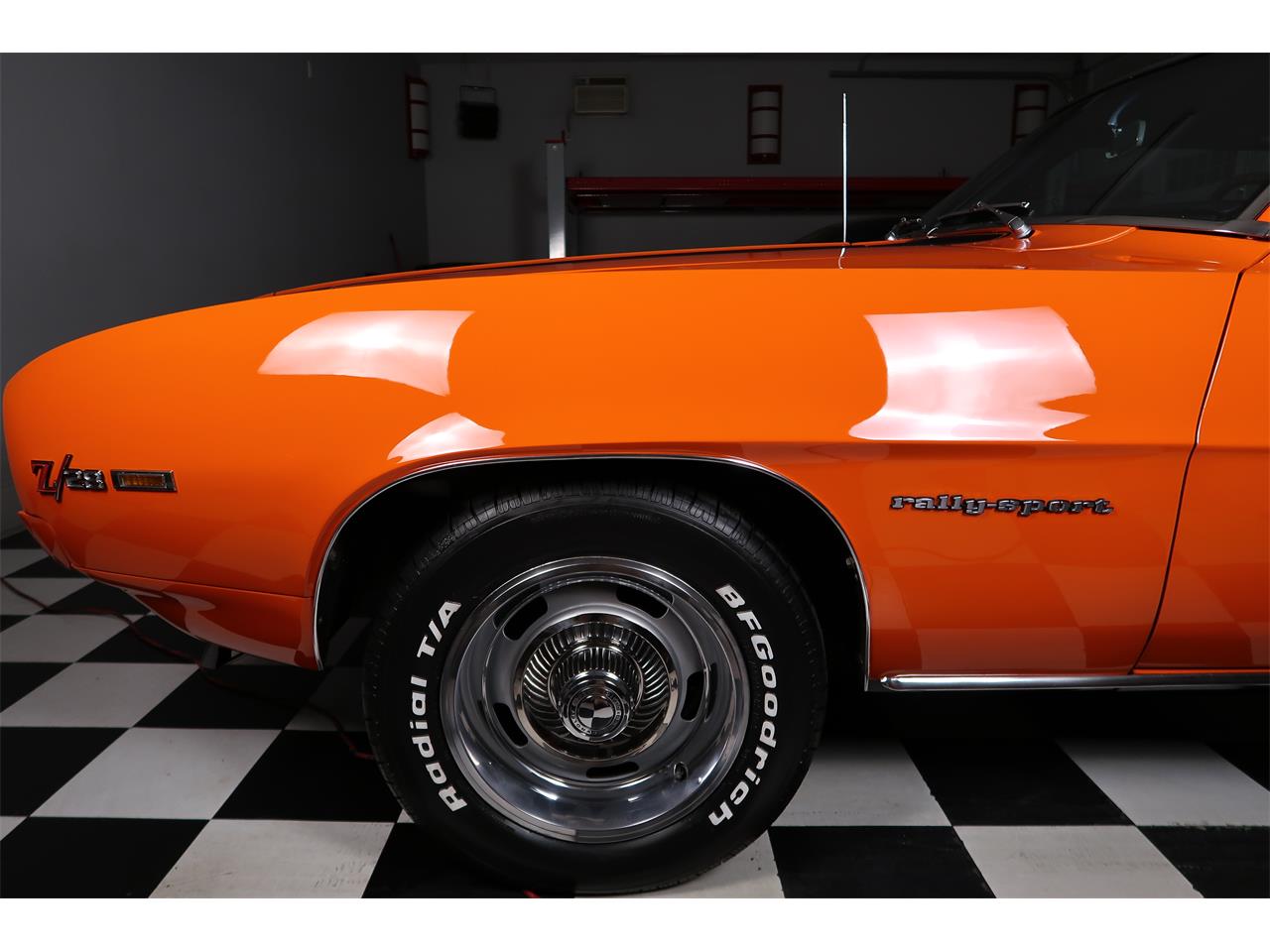 Chevrolet-Camaro-1969-Hugger-Orange-Black-37