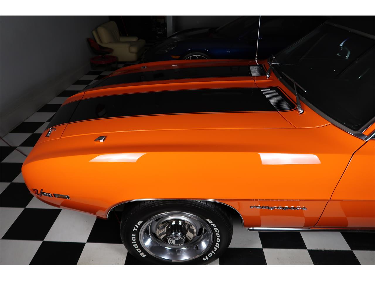 Chevrolet-Camaro-1969-Hugger-Orange-Black-38
