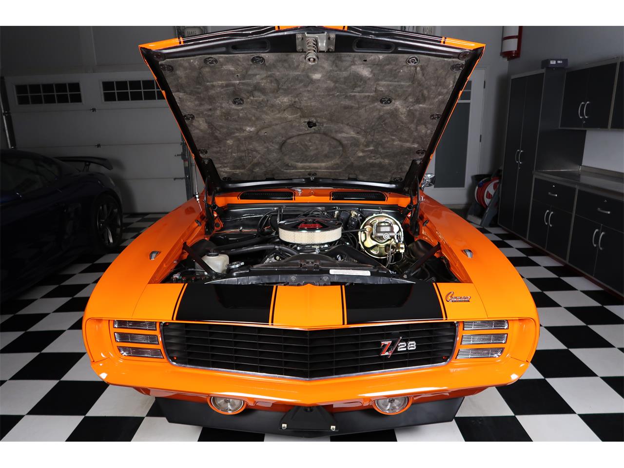 Chevrolet-Camaro-1969-Hugger-Orange-Black-44