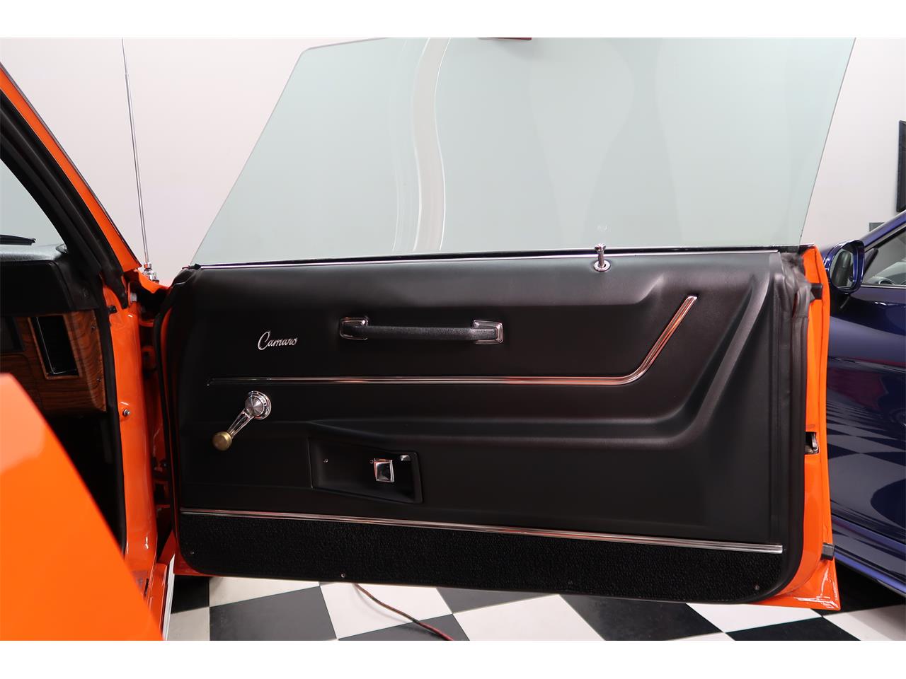 Chevrolet-Camaro-1969-Hugger-Orange-Black-5