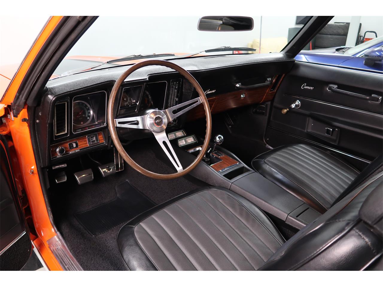 Chevrolet-Camaro-1969-Hugger-Orange-Black-50