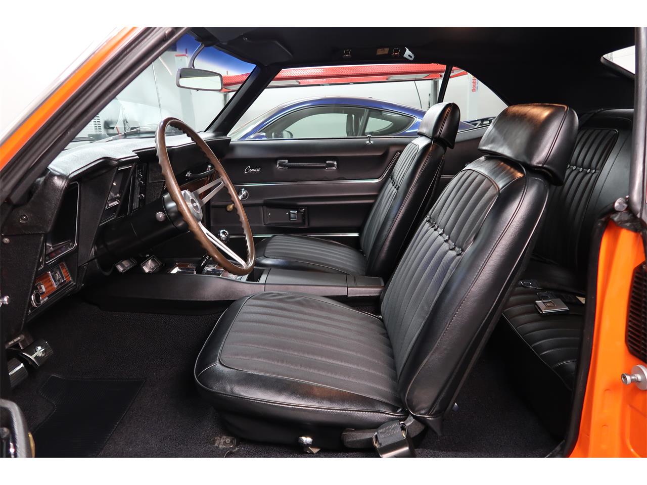 Chevrolet-Camaro-1969-Hugger-Orange-Black-53