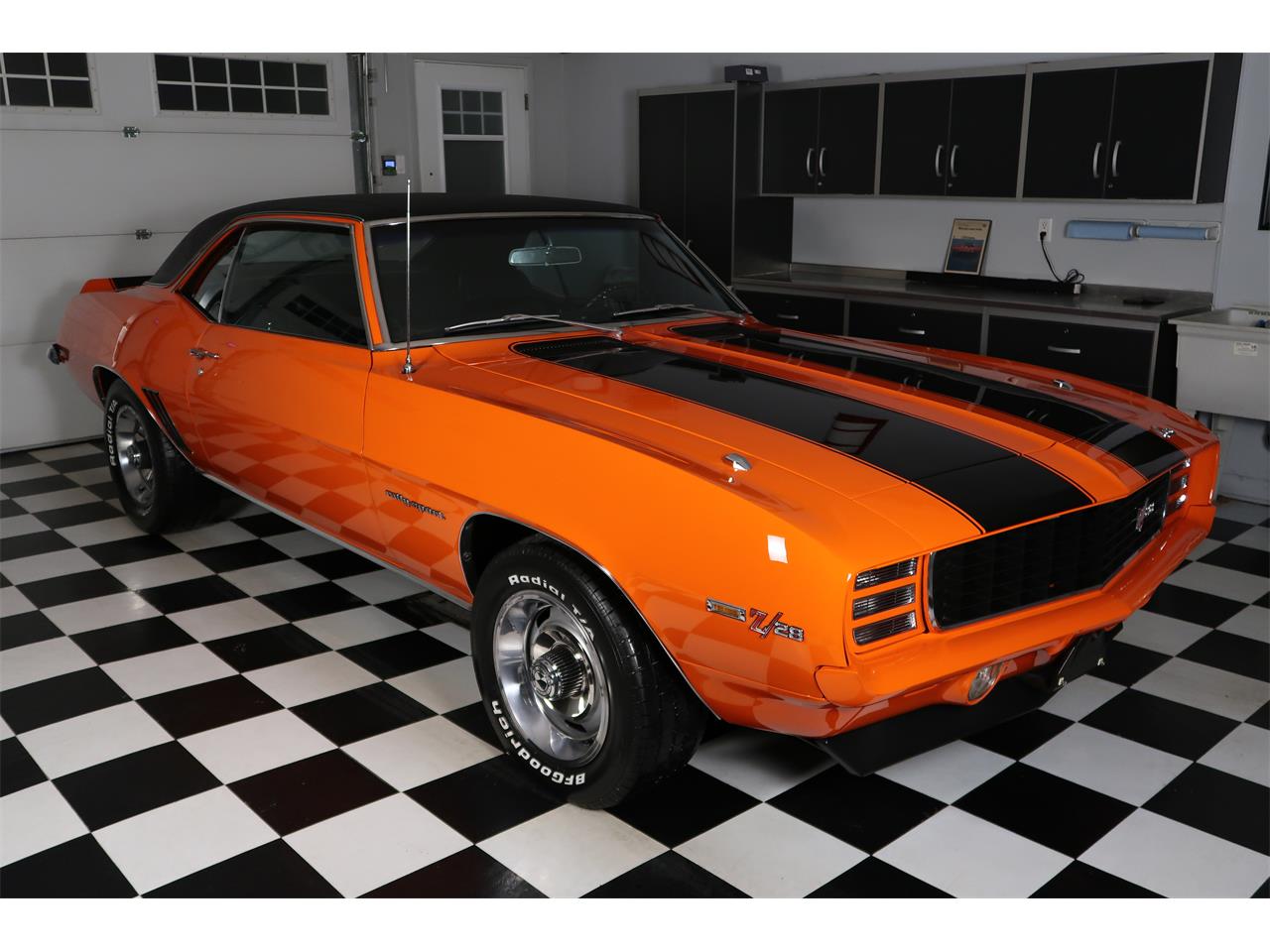 Chevrolet-Camaro-1969-Hugger-Orange-Black-6