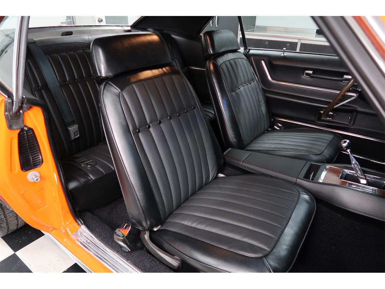 Chevrolet-Camaro-1969-Hugger-Orange-Black-63