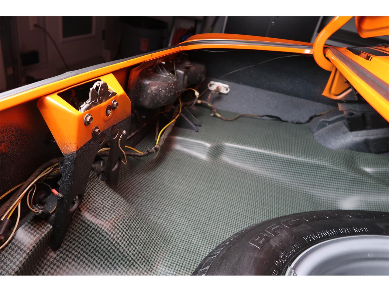 Chevrolet-Camaro-1969-Hugger-Orange-Black-68