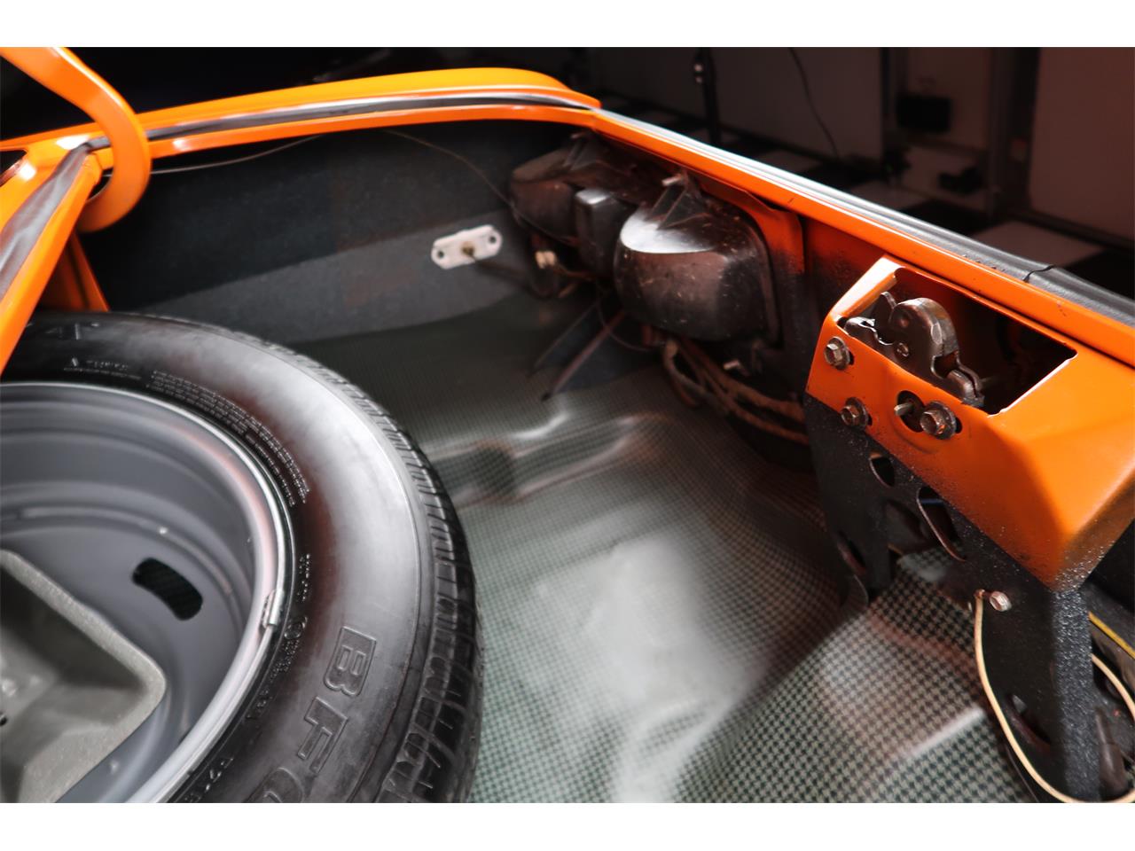 Chevrolet-Camaro-1969-Hugger-Orange-Black-69