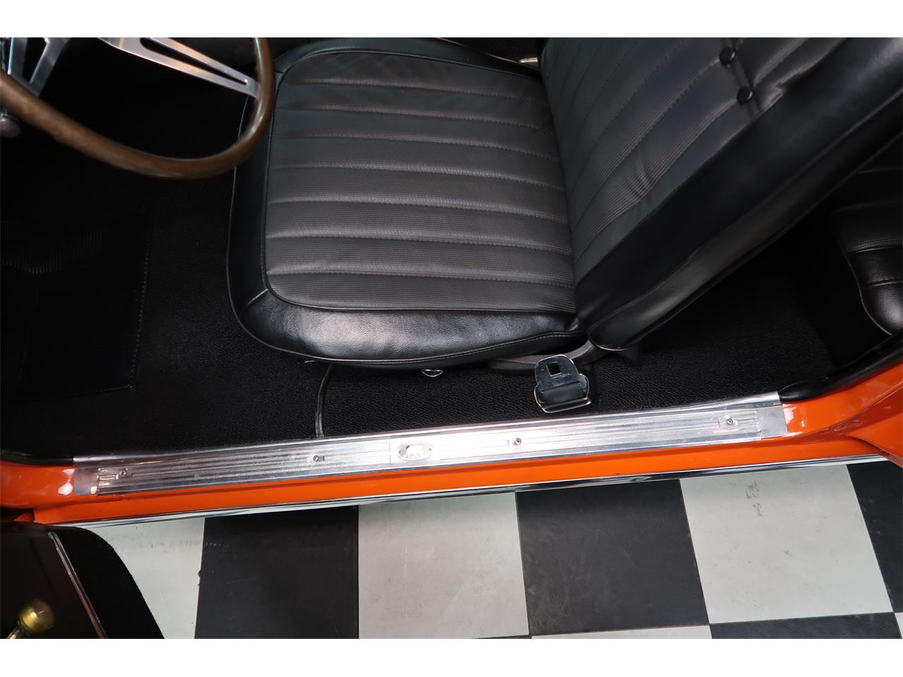 Chevrolet-Camaro-1969-Hugger-Orange-Black-74