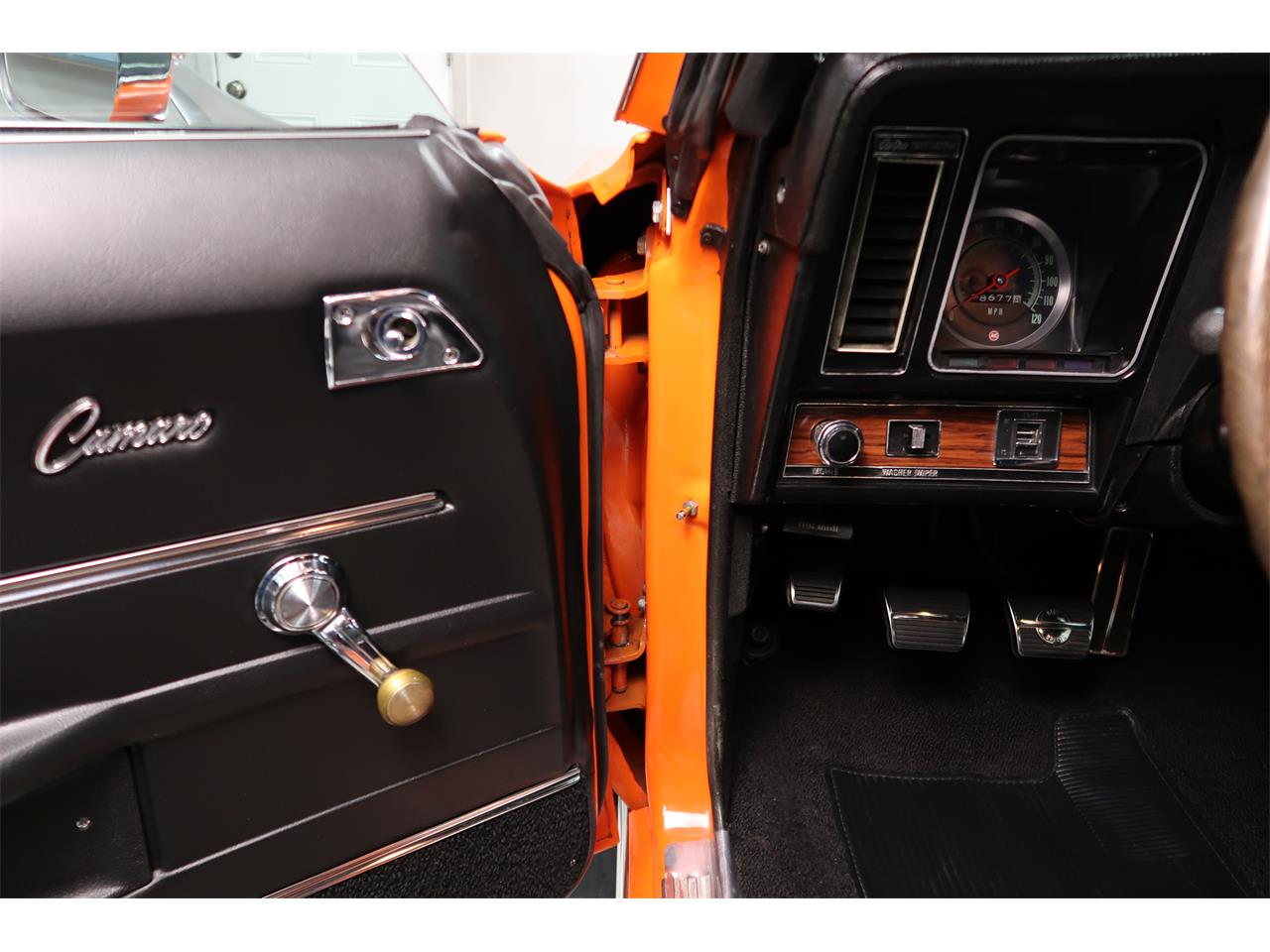 Chevrolet-Camaro-1969-Hugger-Orange-Black-75