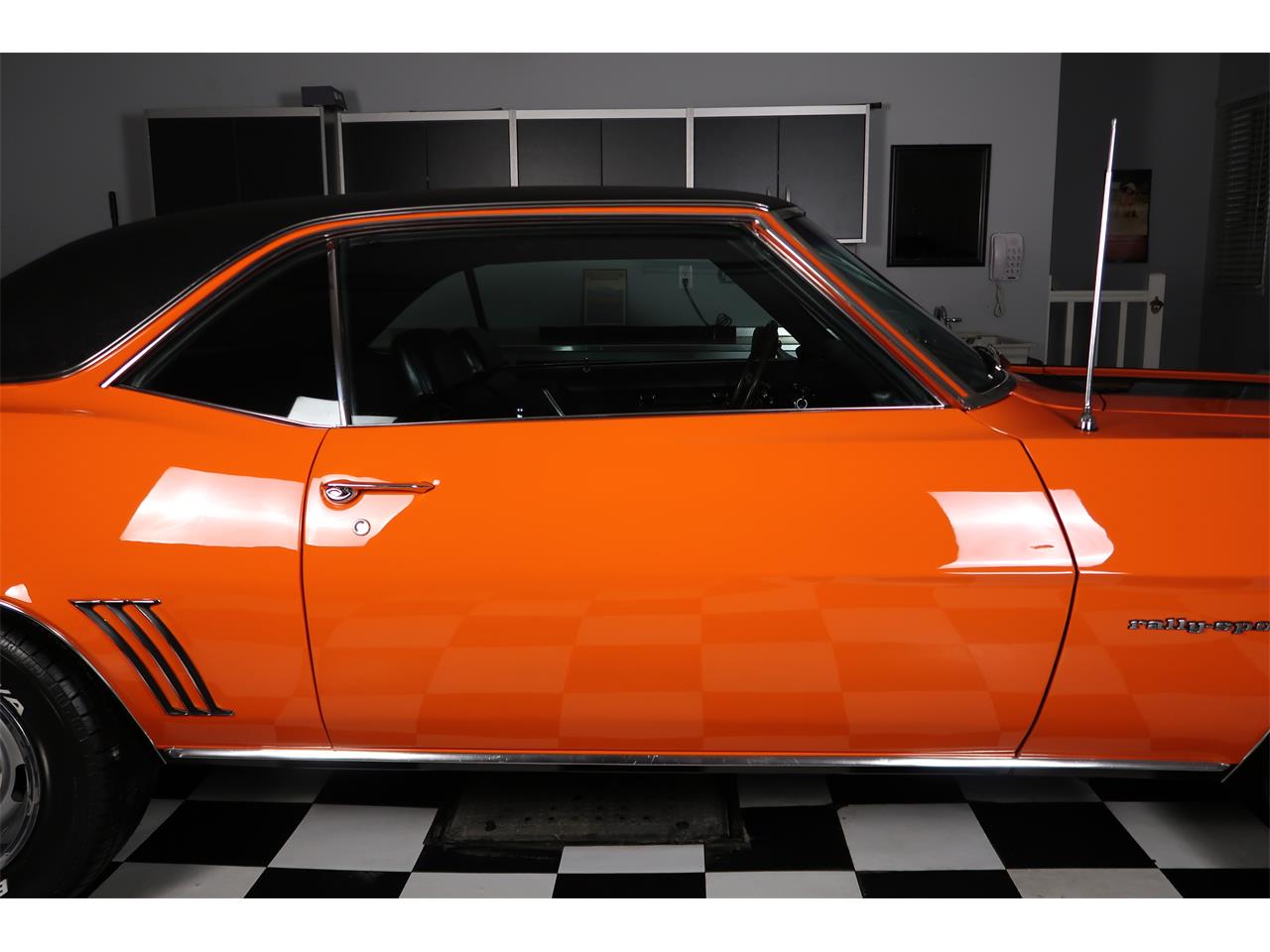 Chevrolet-Camaro-1969-Hugger-Orange-Black-8