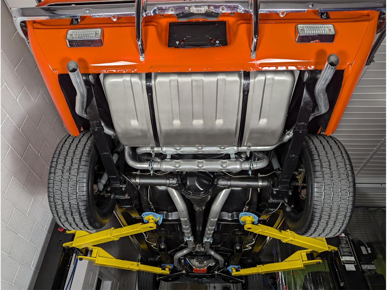 Chevrolet-Camaro-1969-Hugger-Orange-Black-85