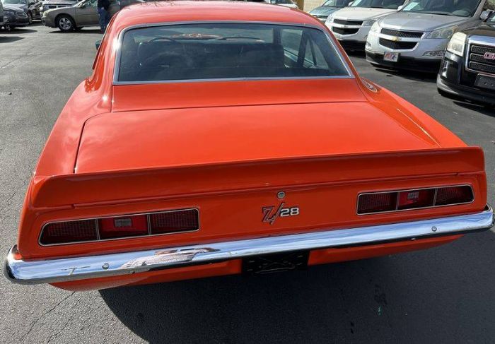 Chevrolet-Camaro-1969-Hugger-Orange-Black-9