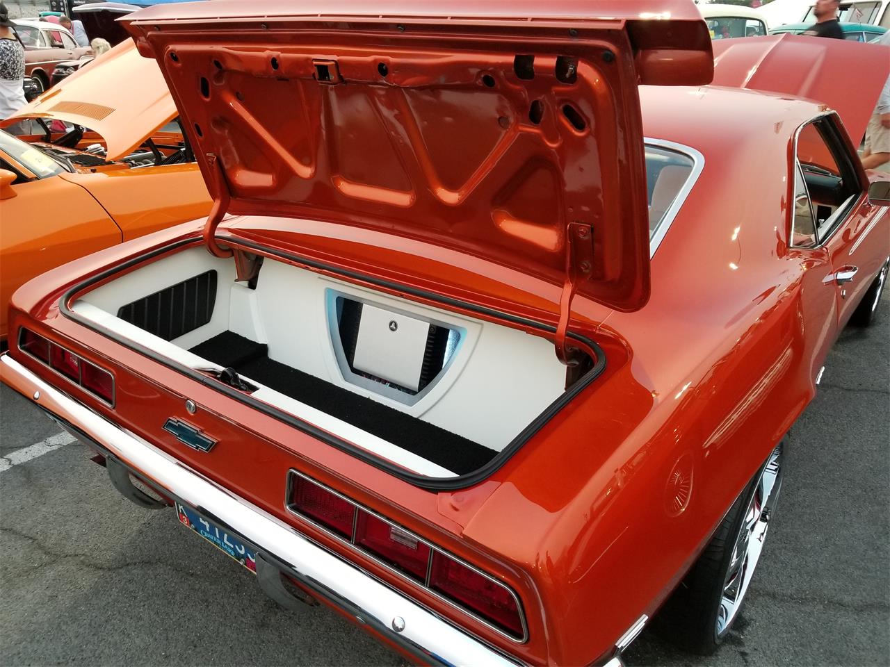Chevrolet-Camaro-1969-Orange-White-4