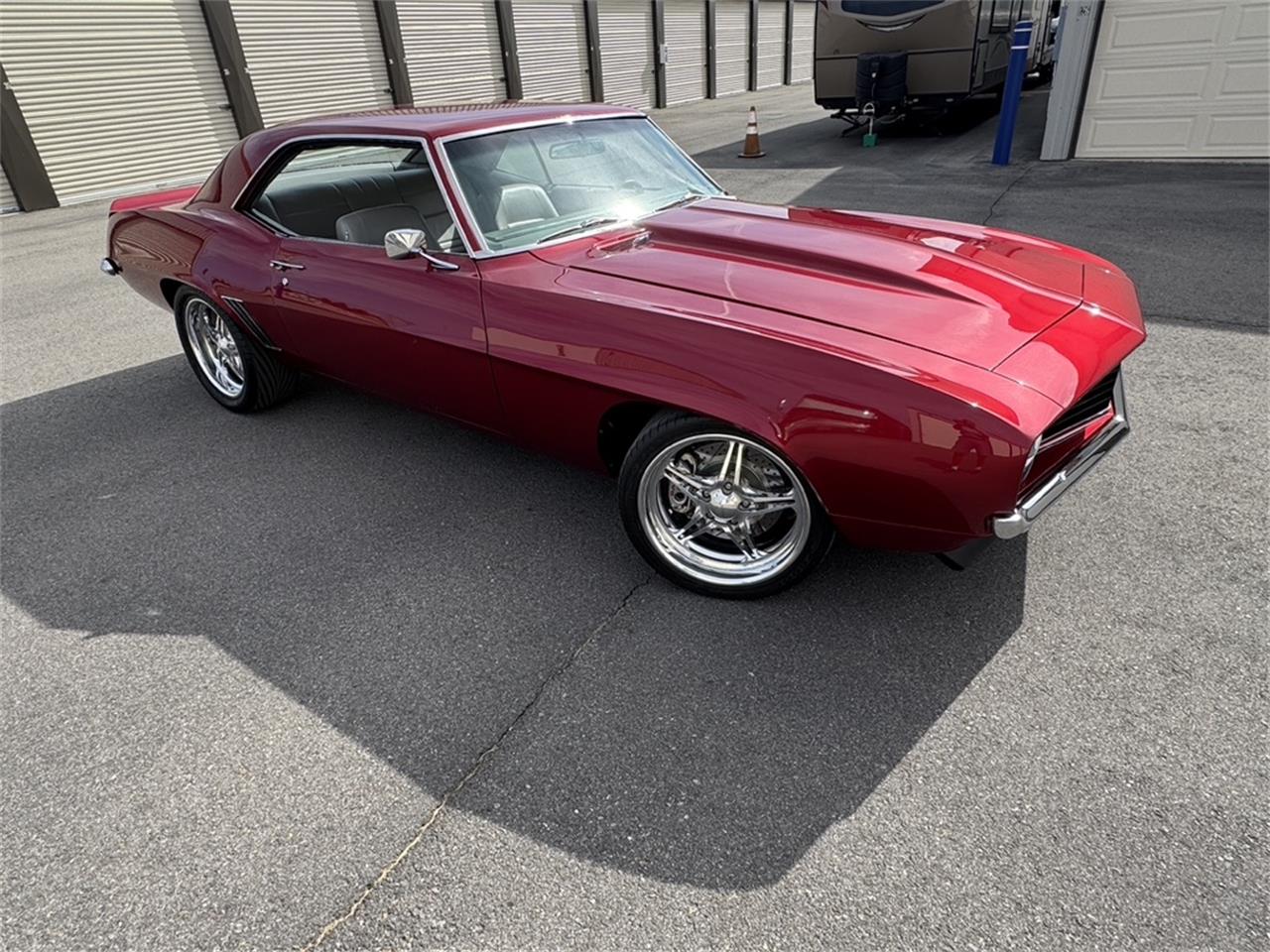 Chevrolet-Camaro-1969-Red-Crimson-pearl-Gray-22