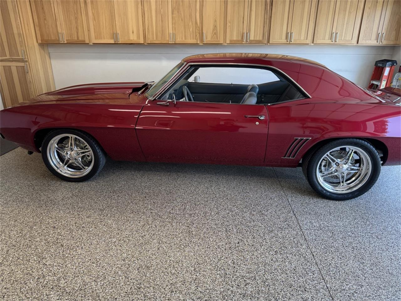 Chevrolet-Camaro-1969-Red-Crimson-pearl-Gray-8