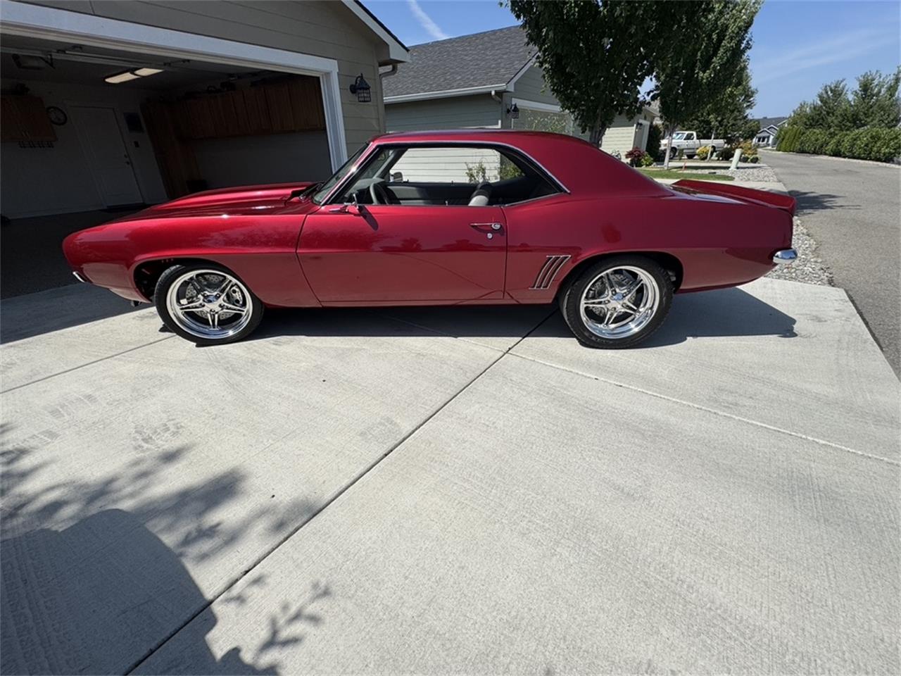 Chevrolet-Camaro-1969-Red-Crimson-pearl-Gray-9