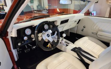 Chevrolet-Camaro-1969-White-Leather-Custom-Orange-12