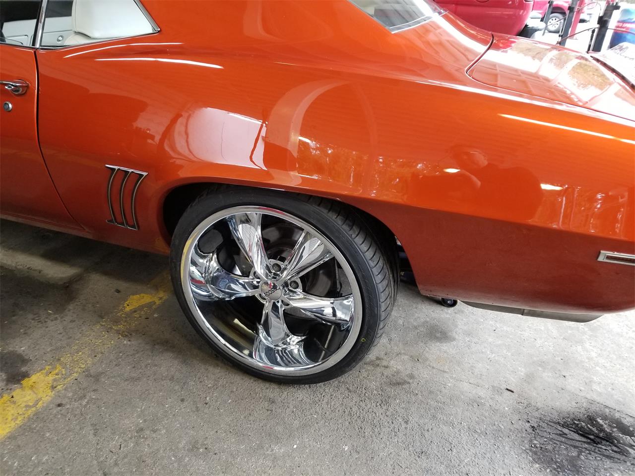 Chevrolet-Camaro-1969-White-Leather-Custom-Orange-13
