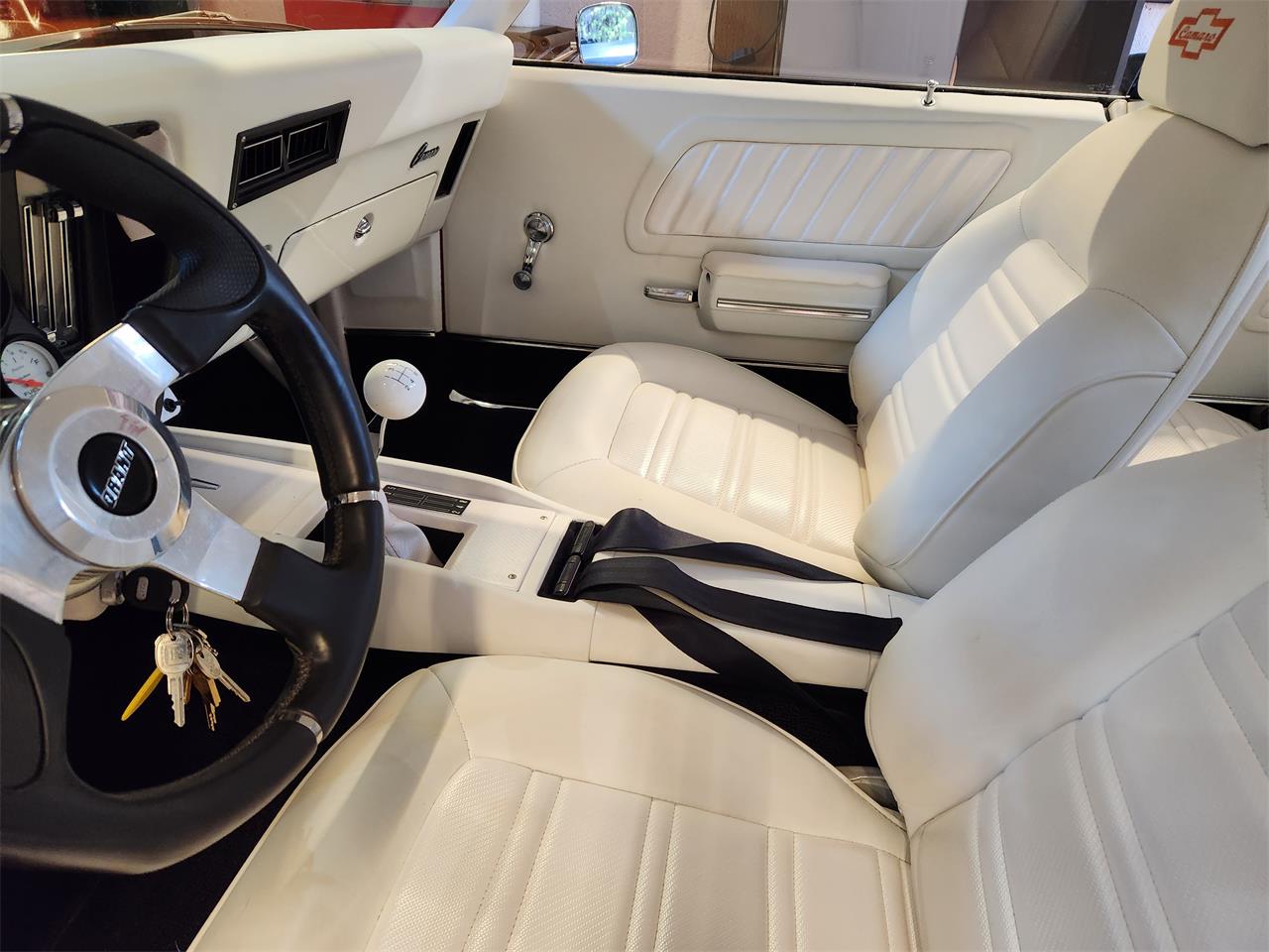 Chevrolet-Camaro-1969-White-Leather-Custom-Orange-14