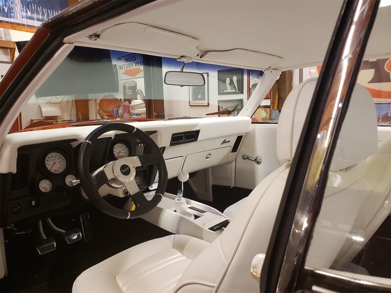 Chevrolet-Camaro-1969-White-Leather-Custom-Orange-20