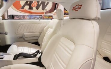 Chevrolet-Camaro-1969-White-Leather-Custom-Orange-21
