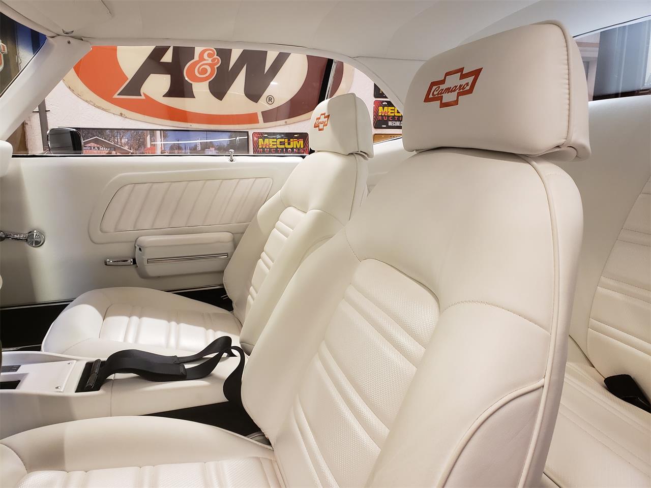 Chevrolet-Camaro-1969-White-Leather-Custom-Orange-21