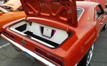 Chevrolet-Camaro-1969-White-Leather-Custom-Orange