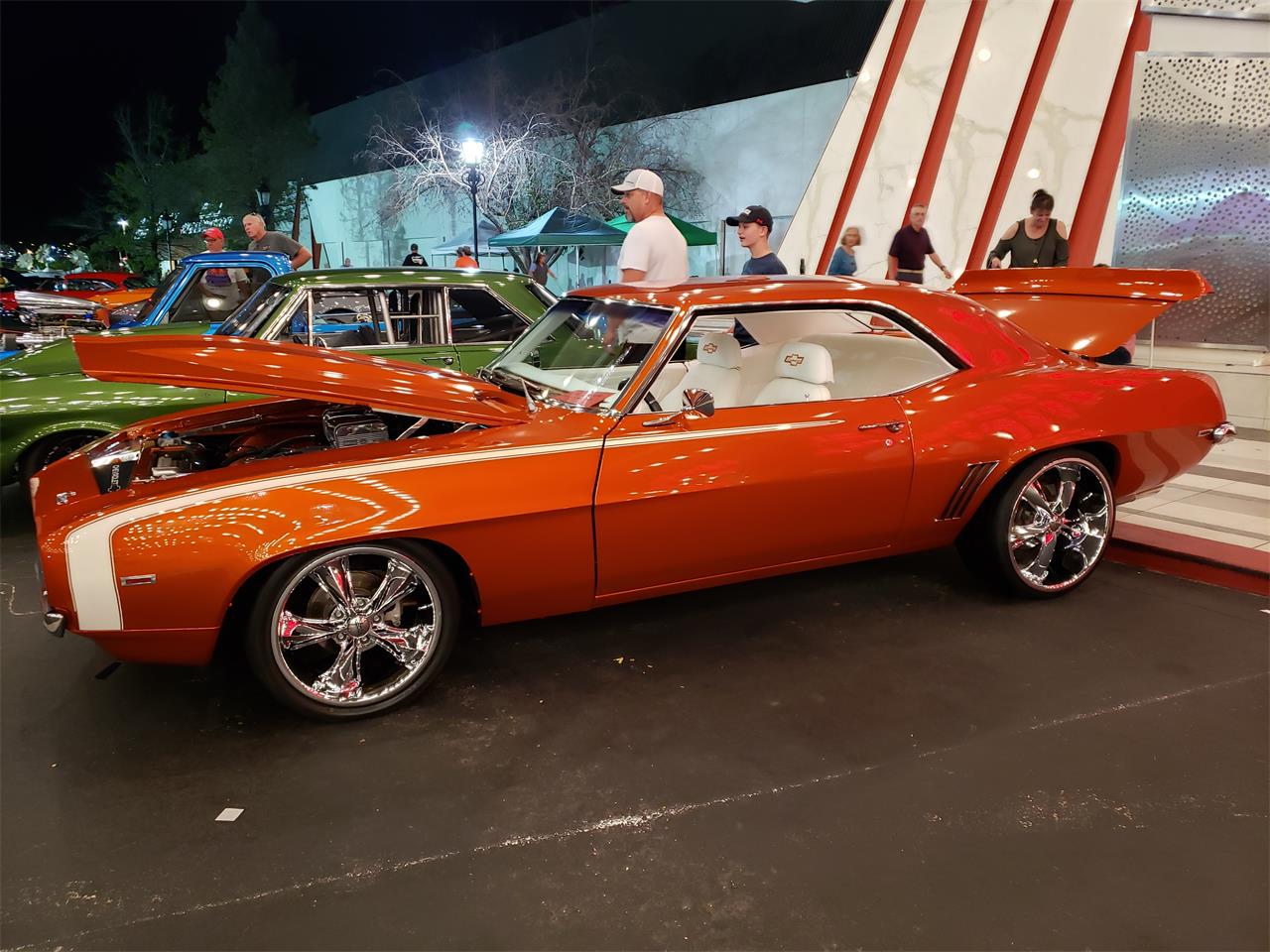 Chevrolet-Camaro-1969-White-Leather-Custom-Orange-7