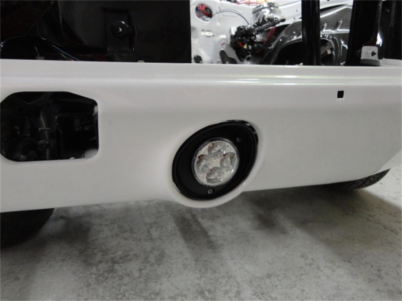 Chevrolet-Camaro-1969-White-Pearl-Black-19