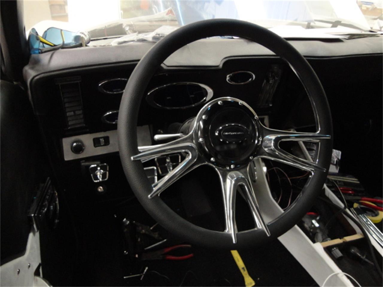 Chevrolet-Camaro-1969-White-Pearl-Black-25