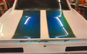 Chevrolet-Camaro-1969-White-Pearl-Black-32