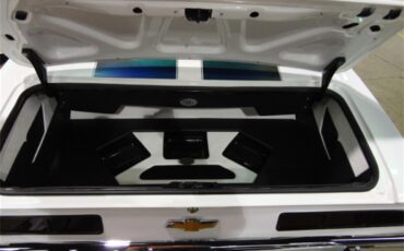 Chevrolet-Camaro-1969-White-Pearl-Black-36