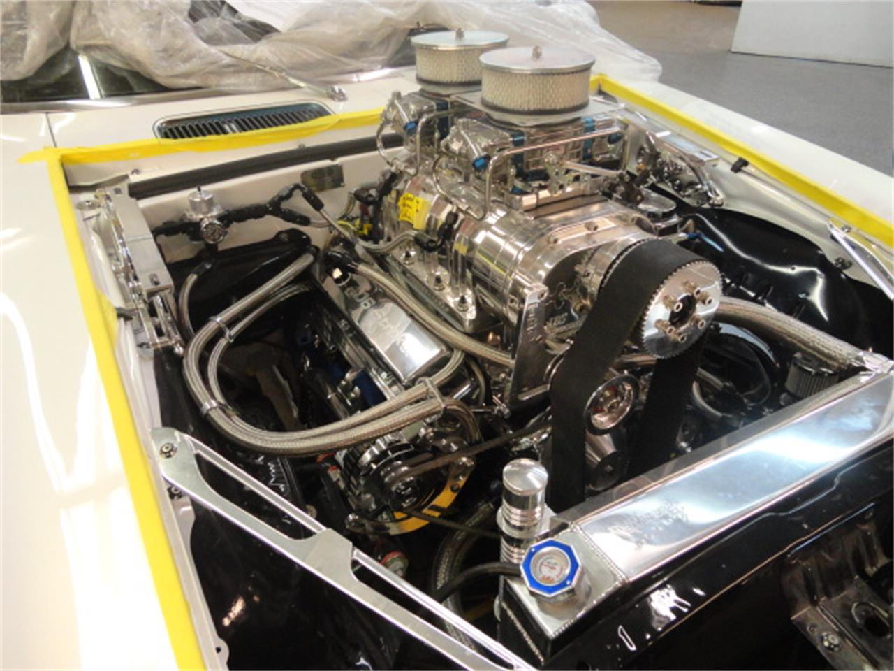 Chevrolet-Camaro-1969-White-Pearl-Black-37