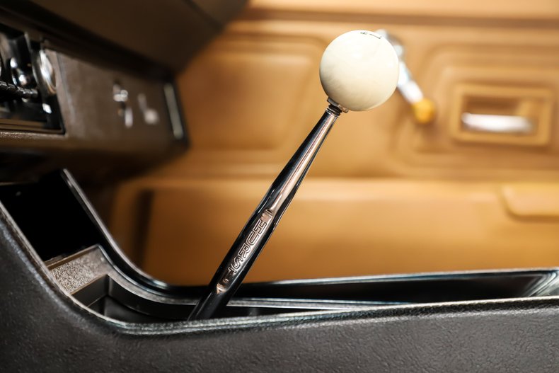 Chevrolet-Camaro-1970-Autumn-Gold-Saddle-27