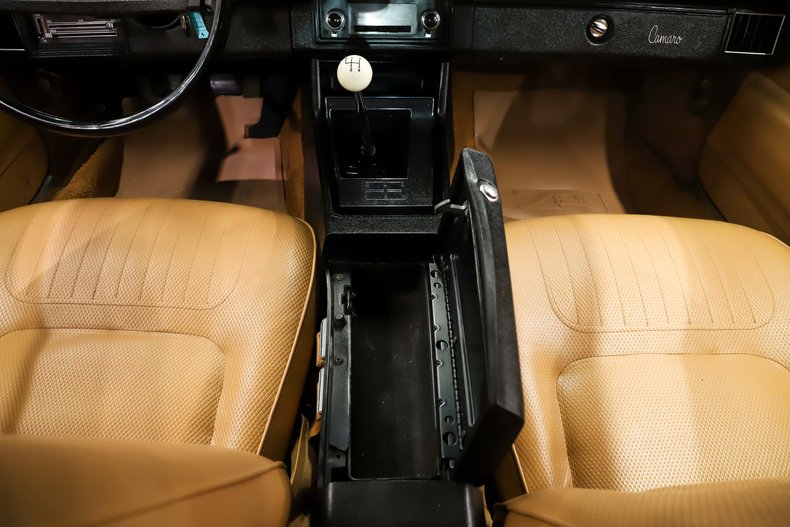 Chevrolet-Camaro-1970-Autumn-Gold-Saddle-28