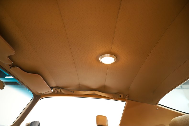 Chevrolet-Camaro-1970-Autumn-Gold-Saddle-31