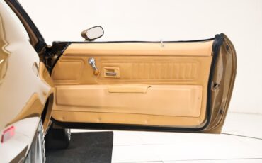 Chevrolet-Camaro-1970-Autumn-Gold-Saddle-33
