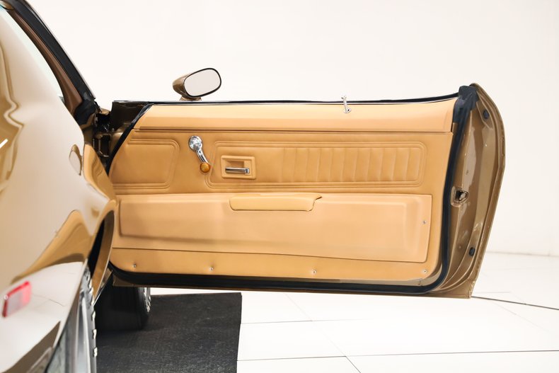 Chevrolet-Camaro-1970-Autumn-Gold-Saddle-33