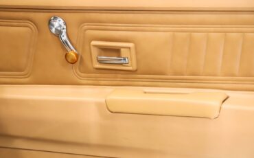 Chevrolet-Camaro-1970-Autumn-Gold-Saddle-34