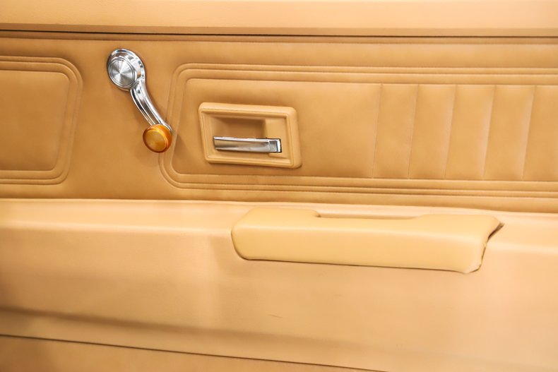 Chevrolet-Camaro-1970-Autumn-Gold-Saddle-34
