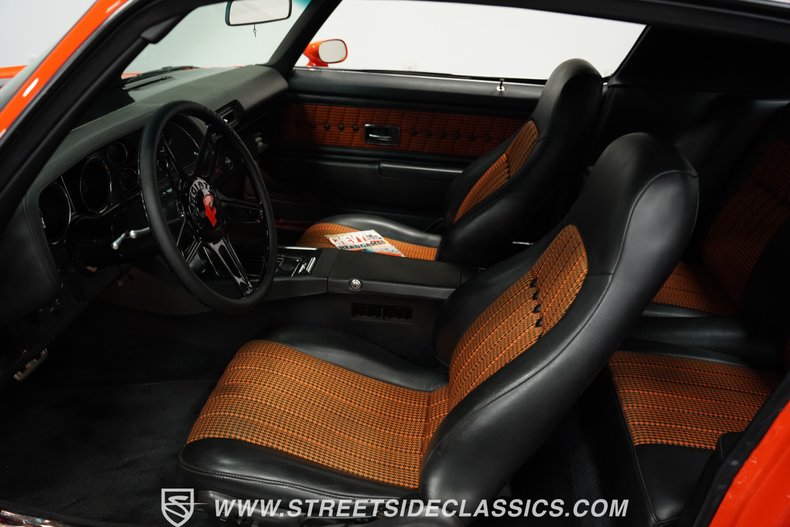Chevrolet-Camaro-1971-Hugger-Orange-Orange-Houndstooth-36