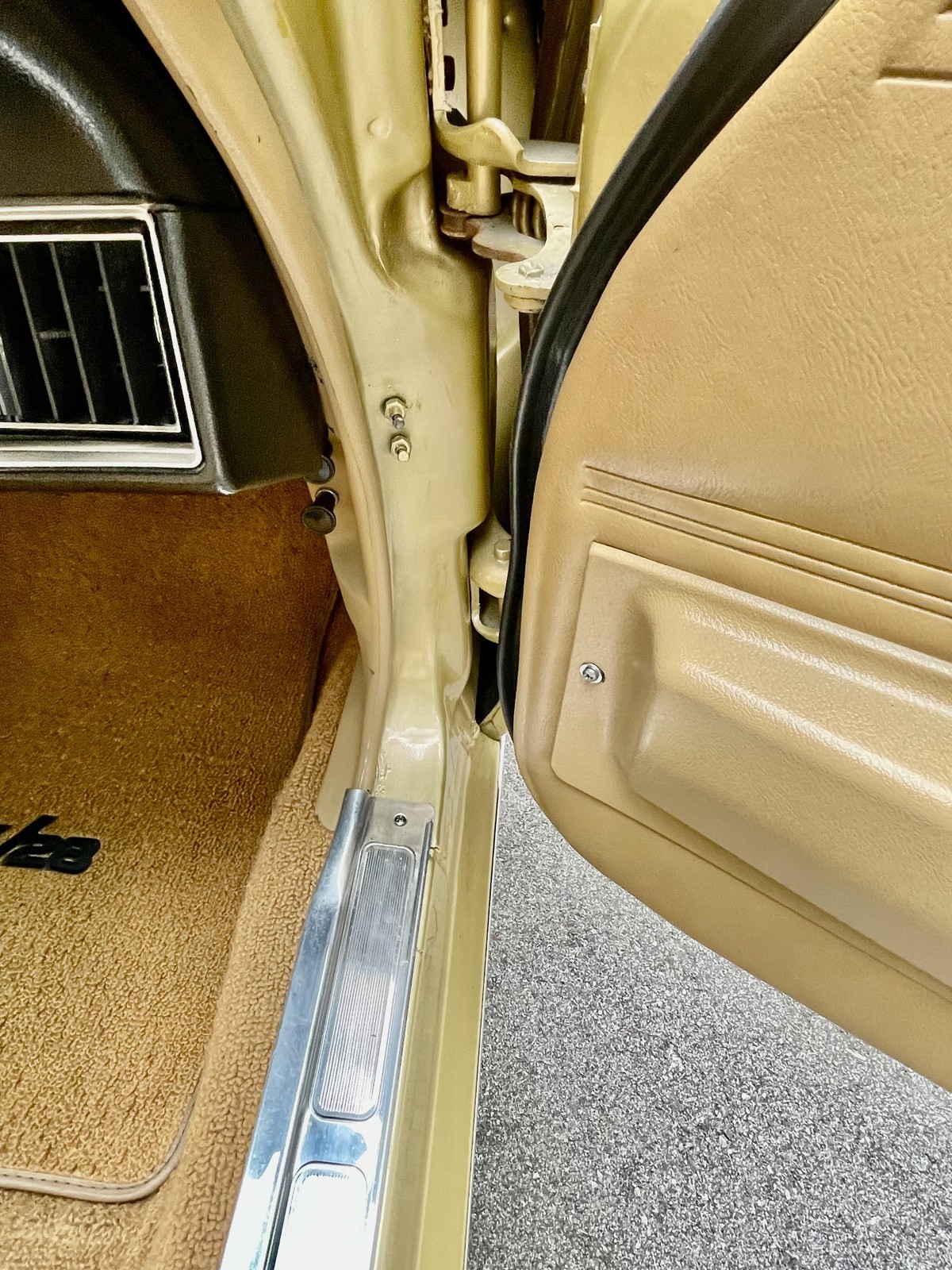 Chevrolet-Camaro-1971-Original-Metal-MUST-SEE-29