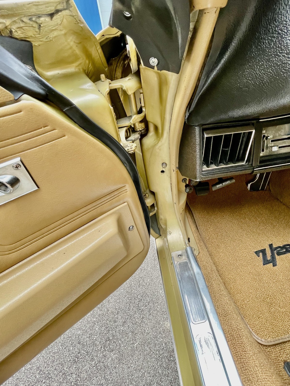 Chevrolet-Camaro-1971-Original-Metal-MUST-SEE-36
