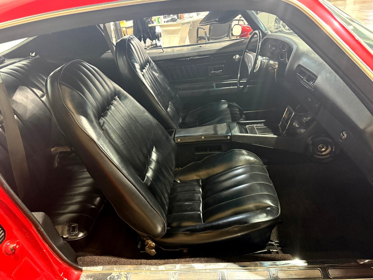 Chevrolet-Camaro-1972-American-Muscle-Car-35