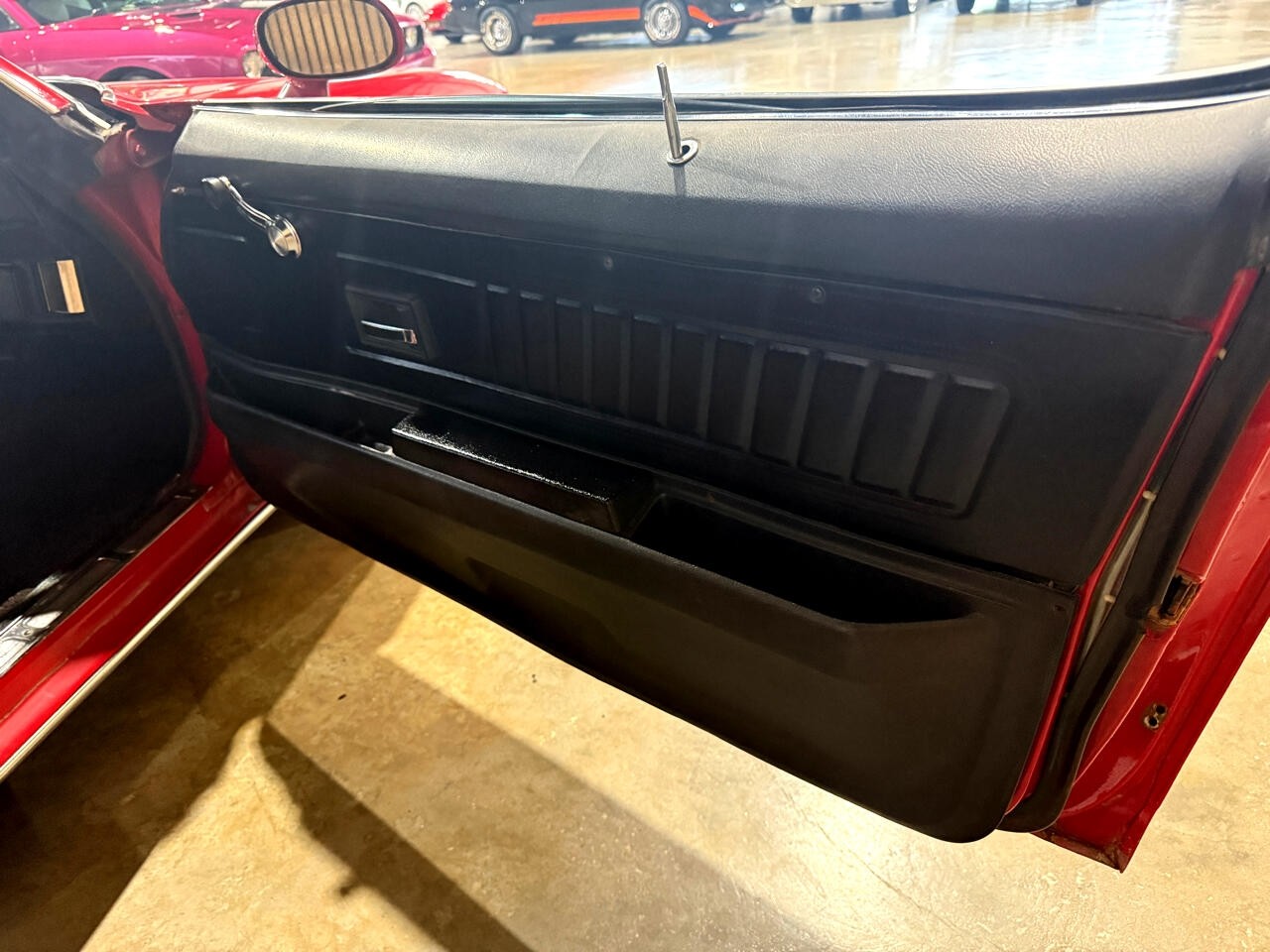 Chevrolet-Camaro-1972-American-Muscle-Car-36