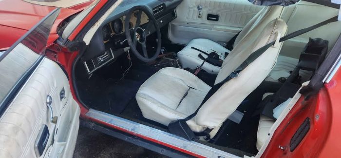 Chevrolet-Camaro-1977-Red-White-17