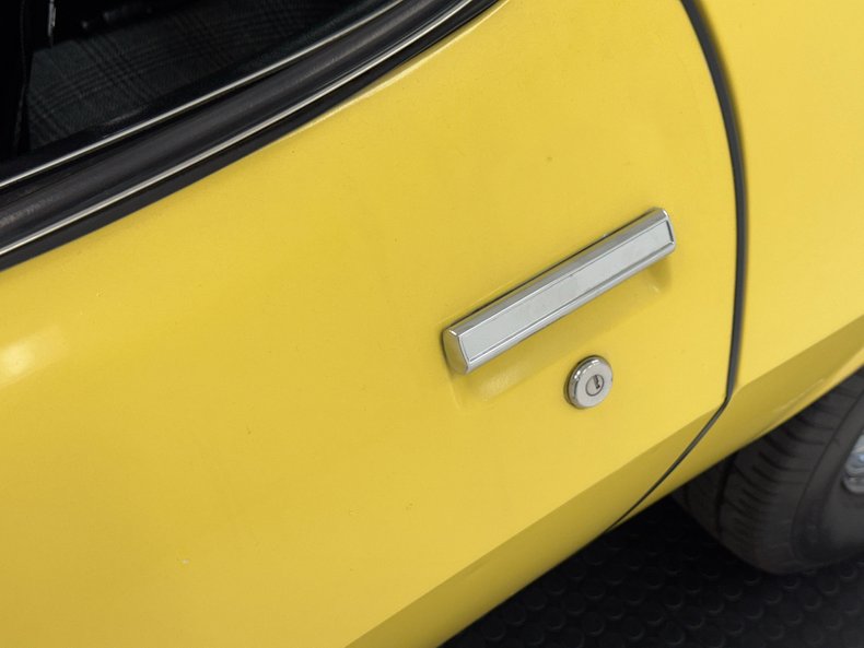 Chevrolet-Camaro-1978-Bright-Yellow-Black-ampamp-White-Ho-17