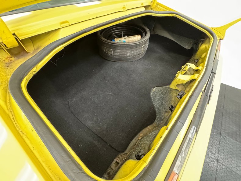 Chevrolet-Camaro-1978-Bright-Yellow-Black-ampamp-White-Ho-28