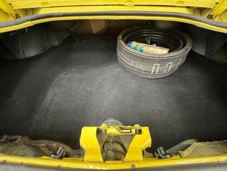 Chevrolet-Camaro-1978-Bright-Yellow-Black-ampamp-White-Ho-29