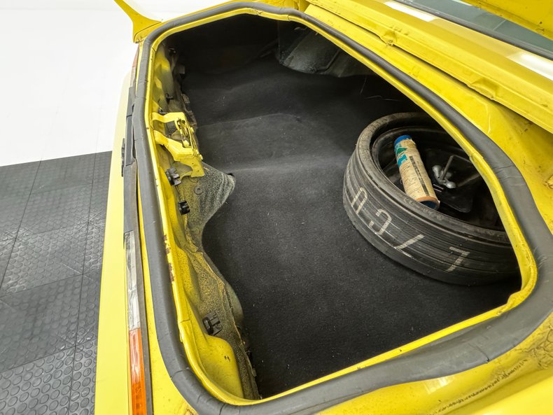 Chevrolet-Camaro-1978-Bright-Yellow-Black-ampamp-White-Ho-30