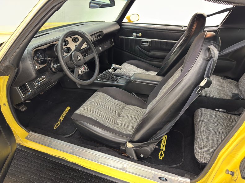Chevrolet-Camaro-1978-Bright-Yellow-Black-ampamp-White-Ho-32